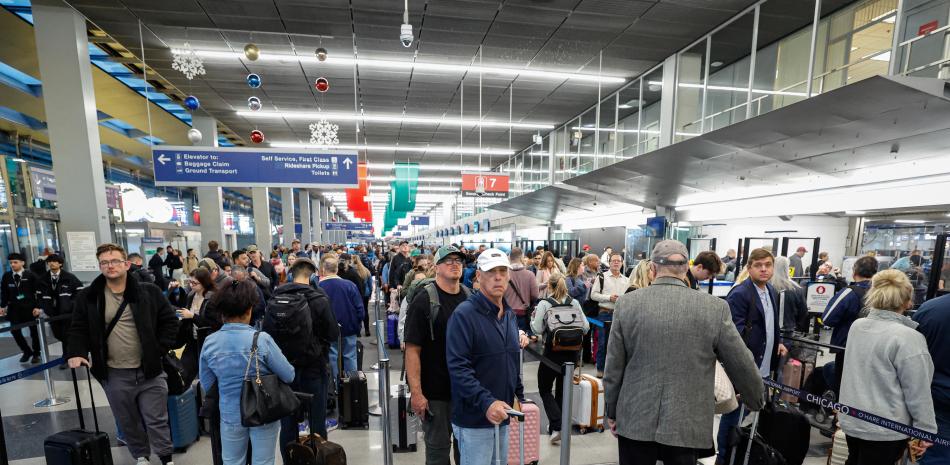 Miles de vuelos cancelados, pero un atisbo de esperanza