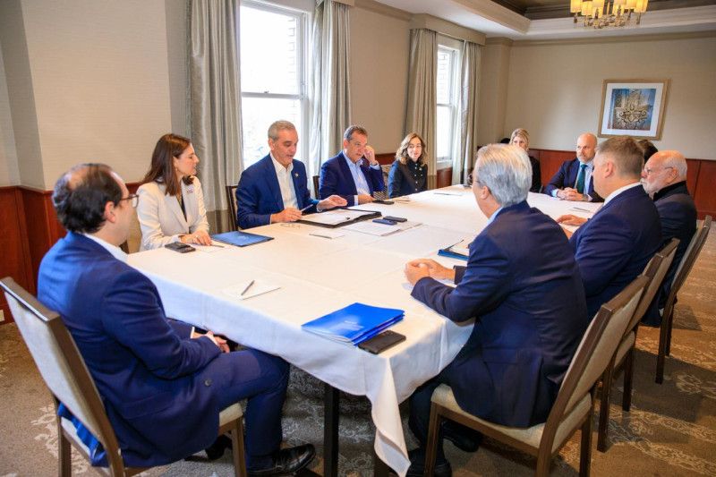 Abinader inicia agenda en California con reunión bilateral junto al CEO de Mysilicon Compass