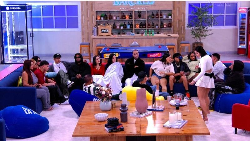 Apartamento, relojes y vehículos han recibido los participantes de “La casa de Alofoke 2” y… aún no termina