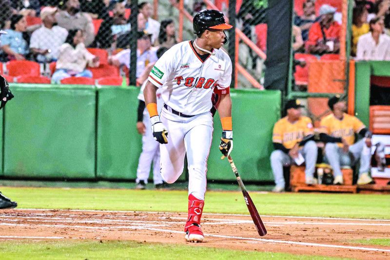 Denzer Guzmán hizo 100 tryouts empujado por su abuelo y sus tíos para llegar a Grandes Ligas