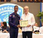 Presidente Abinader juramenta 2,421 nuevos agentes, con ello suman 6,500 policías formados en el marco de la Reforma Policial