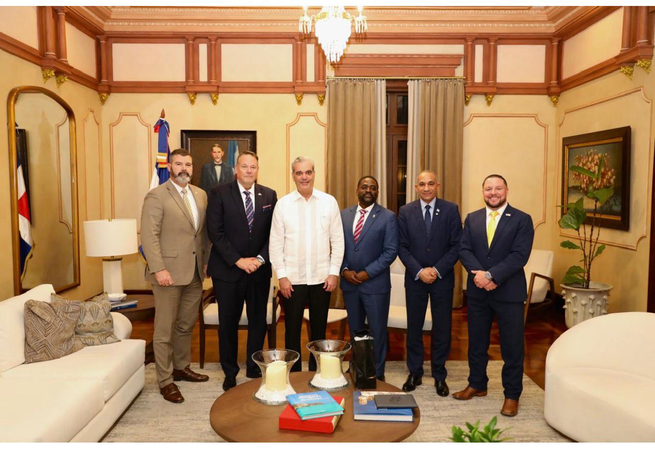 MISIÓN DE ALTO NIVEL DE LA DEA FELICITA AL PRESIDENTE LUÍS ABINADER POR SU APOYO A LA LUCHA CONTRA NARCOTRÁFICO INTERNACIONAL