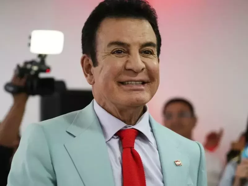 Nasralla denuncia cambios repentinos en el conteo de votos