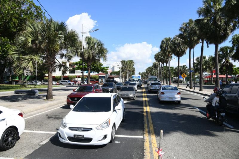 Reductores de velocidad crean tapones en el Malecón de Santo Domingo