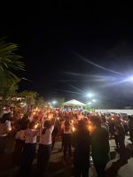 Residentes de La Cuaba encienden velas en contra de instalación de vertedero