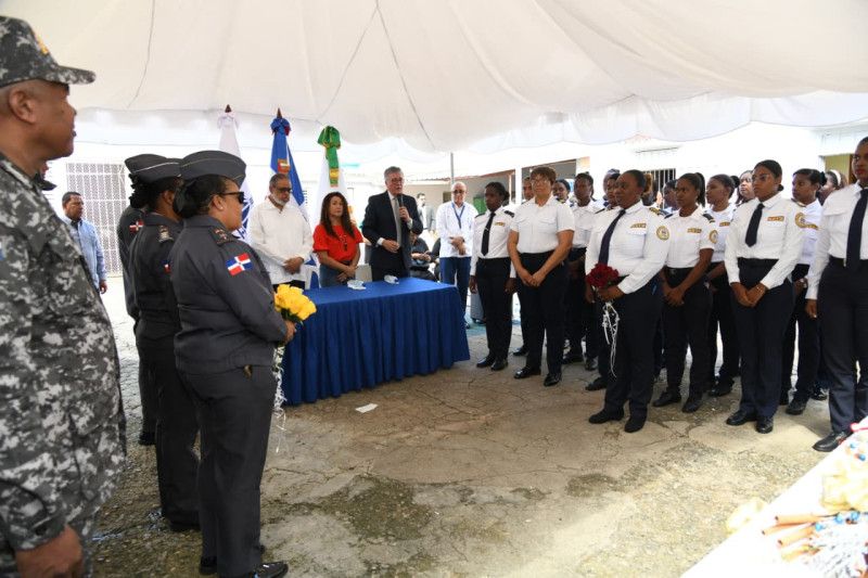 Agentes especializados asumen la custodia de menores en Villa Consuelo