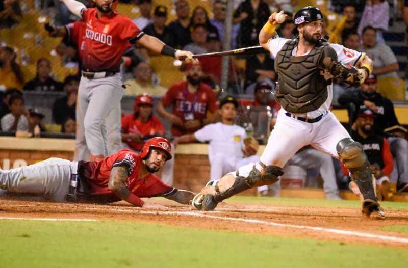 Leones derrotan a las Águilas y siguen en tercer lugar Leones derrotan a las Águilas y siguen en tercer lugar