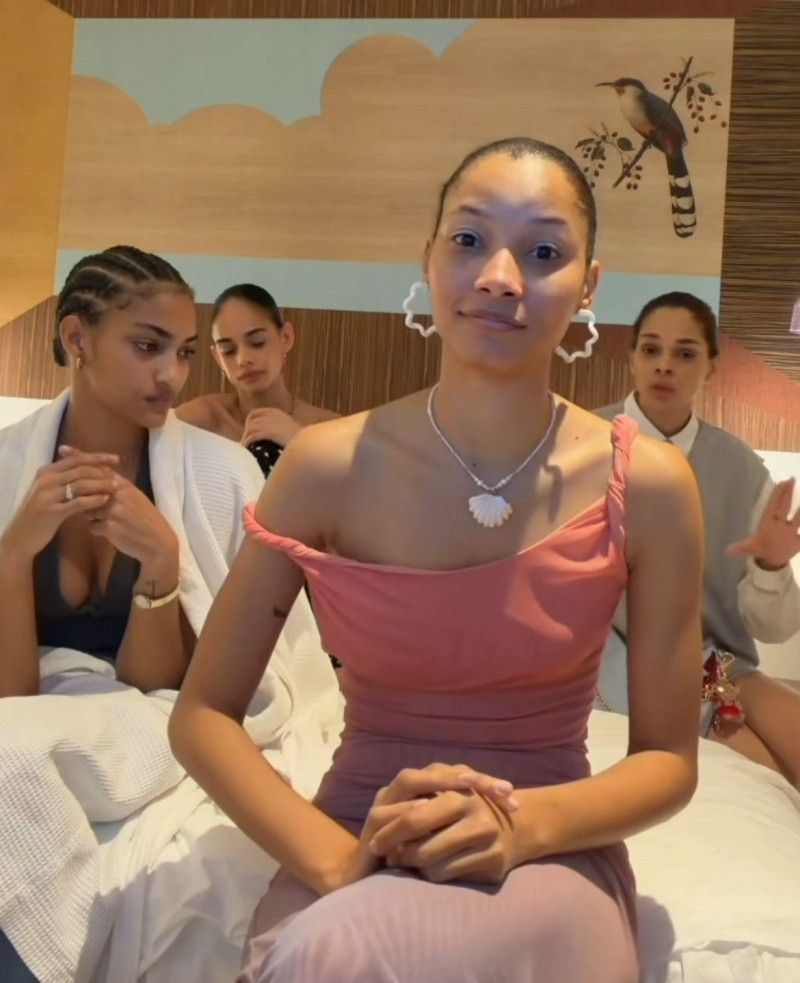 Modelos denuncian abuso de poder y burlas por vestimenta de parte de agentes de la Policía Nacional