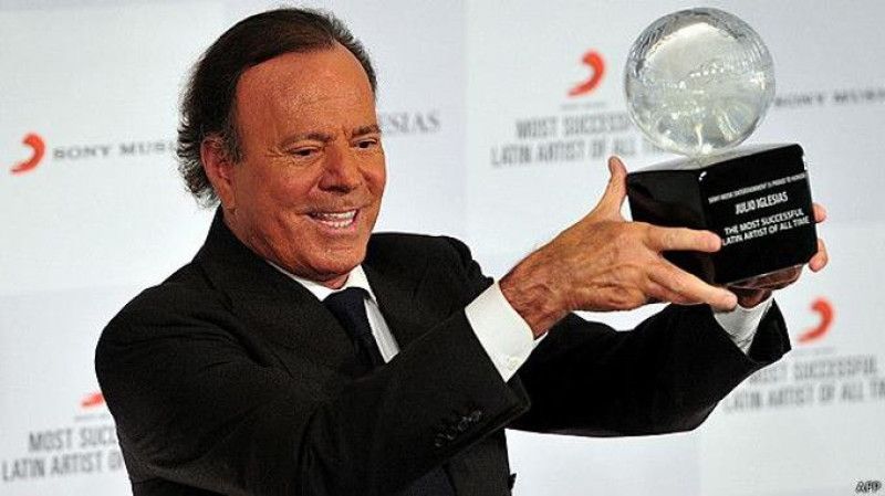 Exigen retirar el título de Hijo Predilecto de Madrid a Julio Iglesias tras acusaciones de abusos sexuales