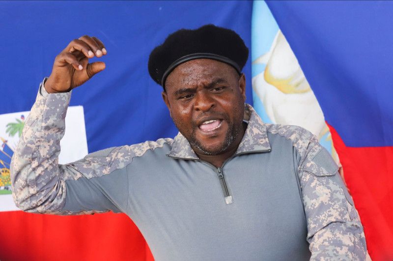 Fuerzas de seguridad haitianas lanzan operación en el barrio del jefe pandillero haitiano Barbecue