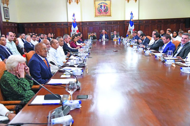 Abinader remueve su Gabinete