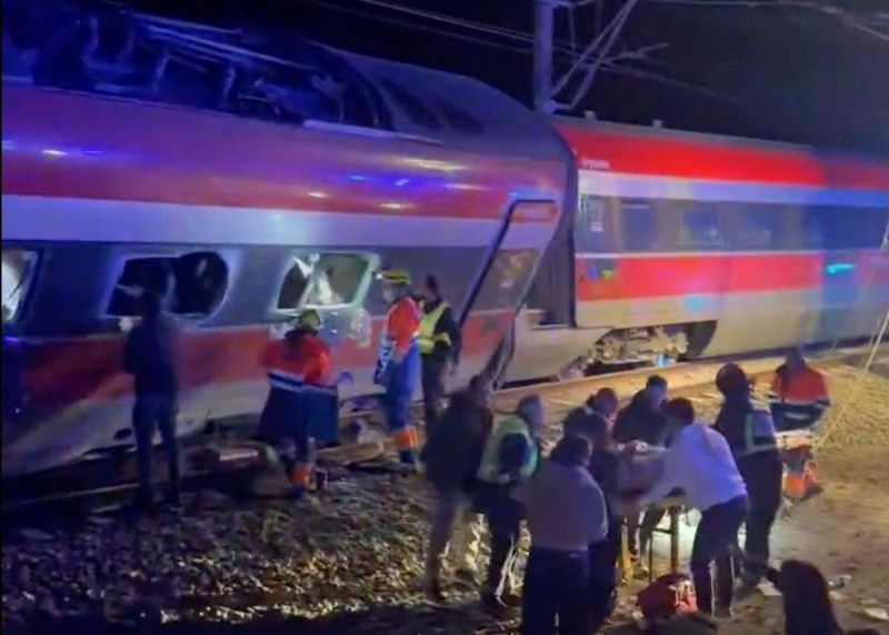 Qué se sabe del accidente de dos trenes en España que ha provocado al menos 39 muertos