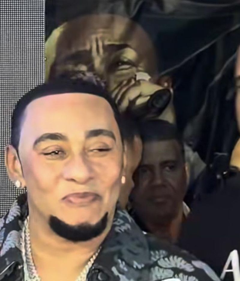 Anthony Santos reaparece tras un año alejado de los escenarios y recibe críticas por su físico Anthony Santos reaparece tras un año alejado de los escenarios y recibe críticas por su físico