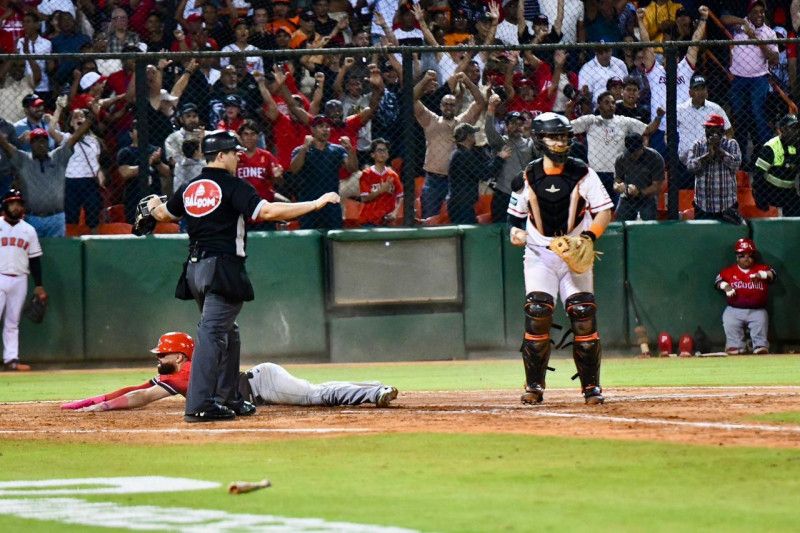 Los Leones del Escogido se colocan a un paso del bicampeonato