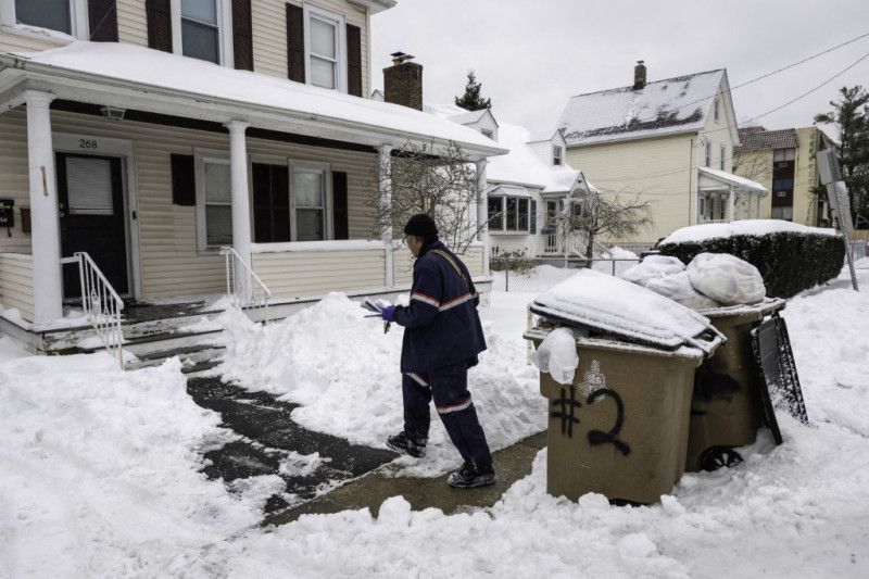 Aumenta a 34 las muertes por tormenta de nieve y hielo en EEUU