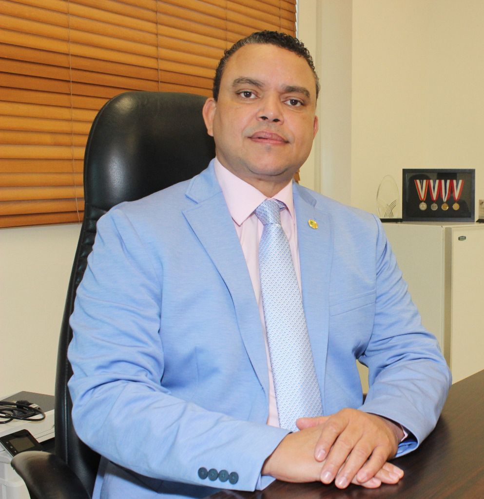 Decreto 6-26: Presidente designa a Julio Landrón como director del Servicio Nacional de Salud.