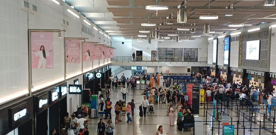 Cancelan 15 vuelos desde el AILA a Estados Unidos por tormenta invernal