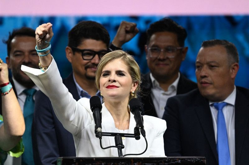 Laura Fernández asume la presidencia de Costa Rica con Bukele como ejemplo