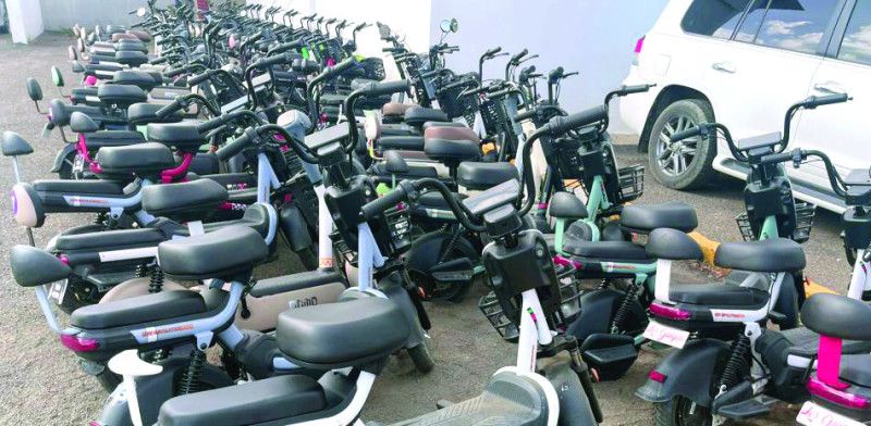 Preocupa cantidad de niños y adolescentes en motocicletas eléctricas