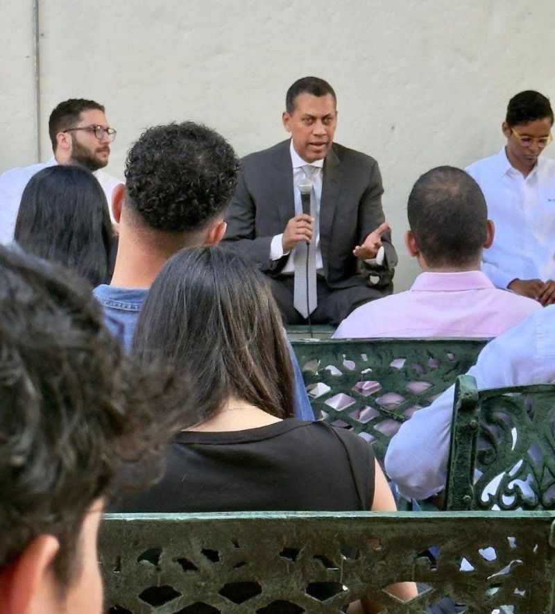 Guido Gómez Mazara: En el país “tenemos crisis de ideas”