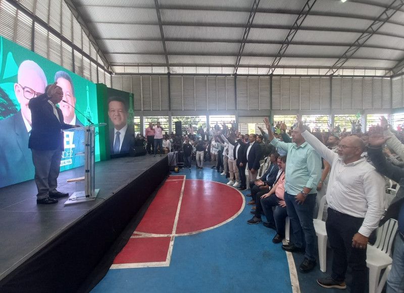 Leonel Fernández y el gobierno cierran filas contra informe de la CorteIDH