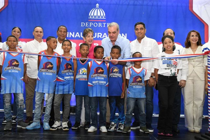 Entregan dos polideportivos al deporte en Puerto Plata