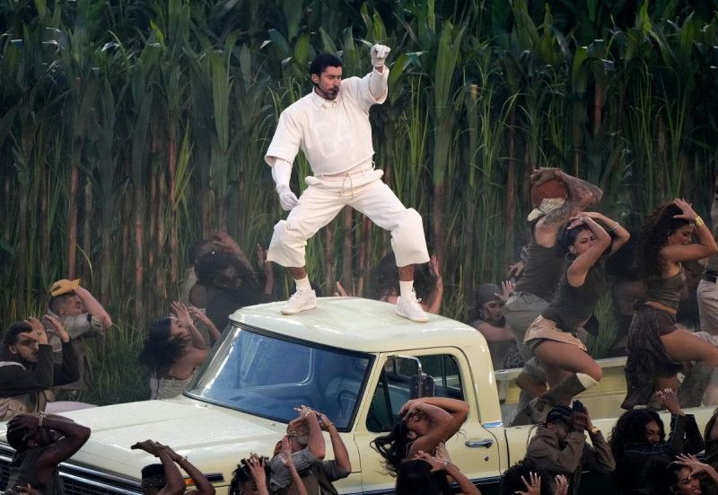 Bad Bunny monta la fiesta latina en el Super Bowl Bad Bunny monta la fiesta latina en el Super Bowl