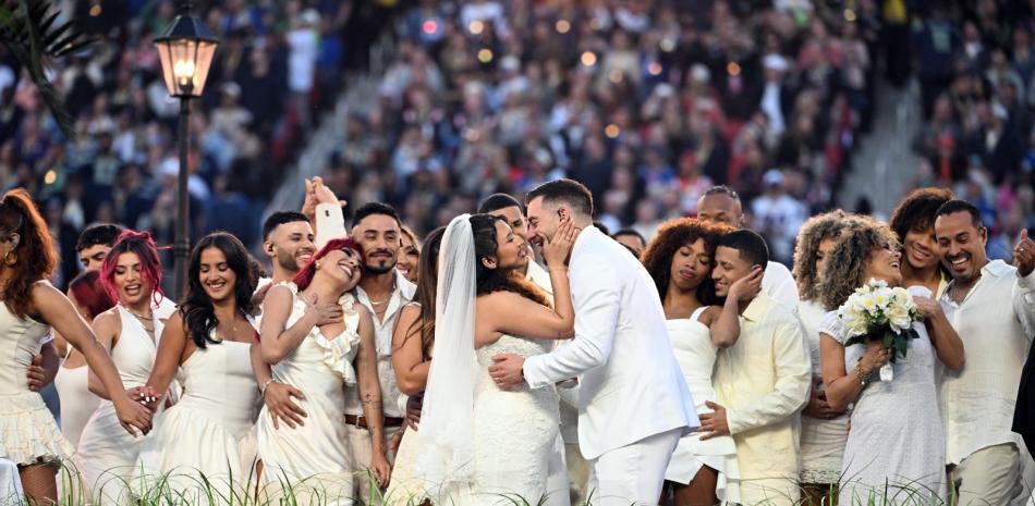 Una boda de verdad en la actuación de Bad Bunny en el Super Bowl