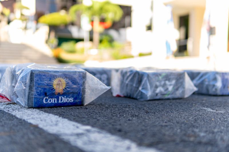Arrestan a seis hombres por un cargamento de más de dos toneladas de presunta cocaína en Baní