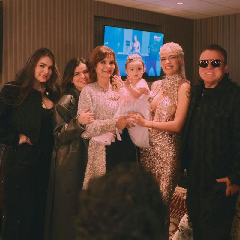 Familia de Karol G revela que lleva “muchos años” tratando de manejar su situación con discreción