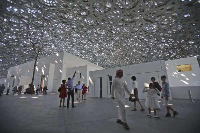 Francia teme por obras prestadas al Louvre Abu Dabi
