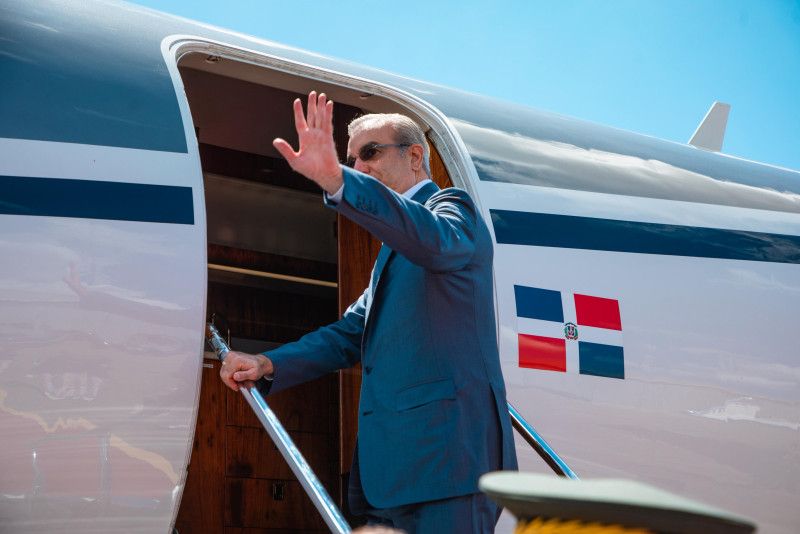 Abinader viaja este lunes a París, Francia; se reunirá con Emmanuel Macron