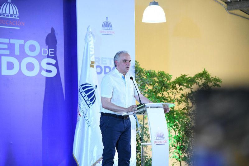 Ministro de Educación niega que más de 500 mil estudiantes estén fuera de las aulas Ministro de Educación niega que más de 500 mil estudiantes estén fuera de las aulas