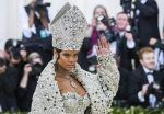 Una mujer es sospechosa de disparar 10 veces con un rifle a la casa Rihanna mientras ella estaba dentro