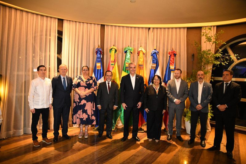 Abinader asiste a apertura de clase magistral sobre transparencia y rendición de cuentas Abinader asiste a apertura de clase magistral sobre transparencia y rendición de cuentas