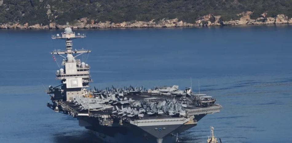 Según diario, el mayor portaaviones de EEUU abandona el mar Rojo tras un incendio