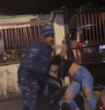 Suspenden policía por golpear a una mujer; lo sancionaron en 2018 por otra agresión