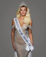 Miss Universo 2024 Victoria Kjaer sorprende usando mototaxi tras comprar la franquicia en su país