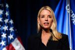 Trump destituye a la fiscal general Pam Bondi