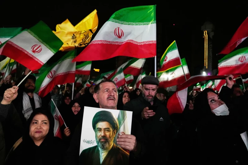 Las embajadas iraníes trolean a Trump en X: “hemos perdido las llaves” del estrecho