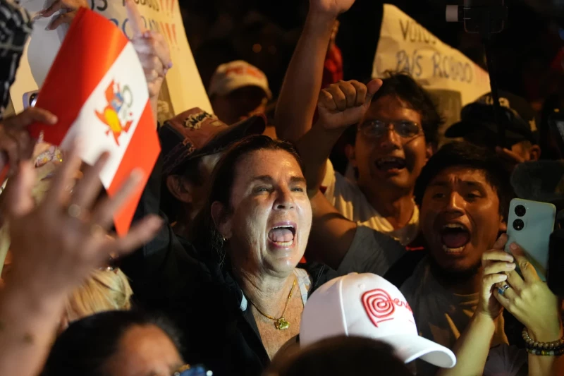 Fujimori y Sánchez lideran comicios con el 91% del conteo