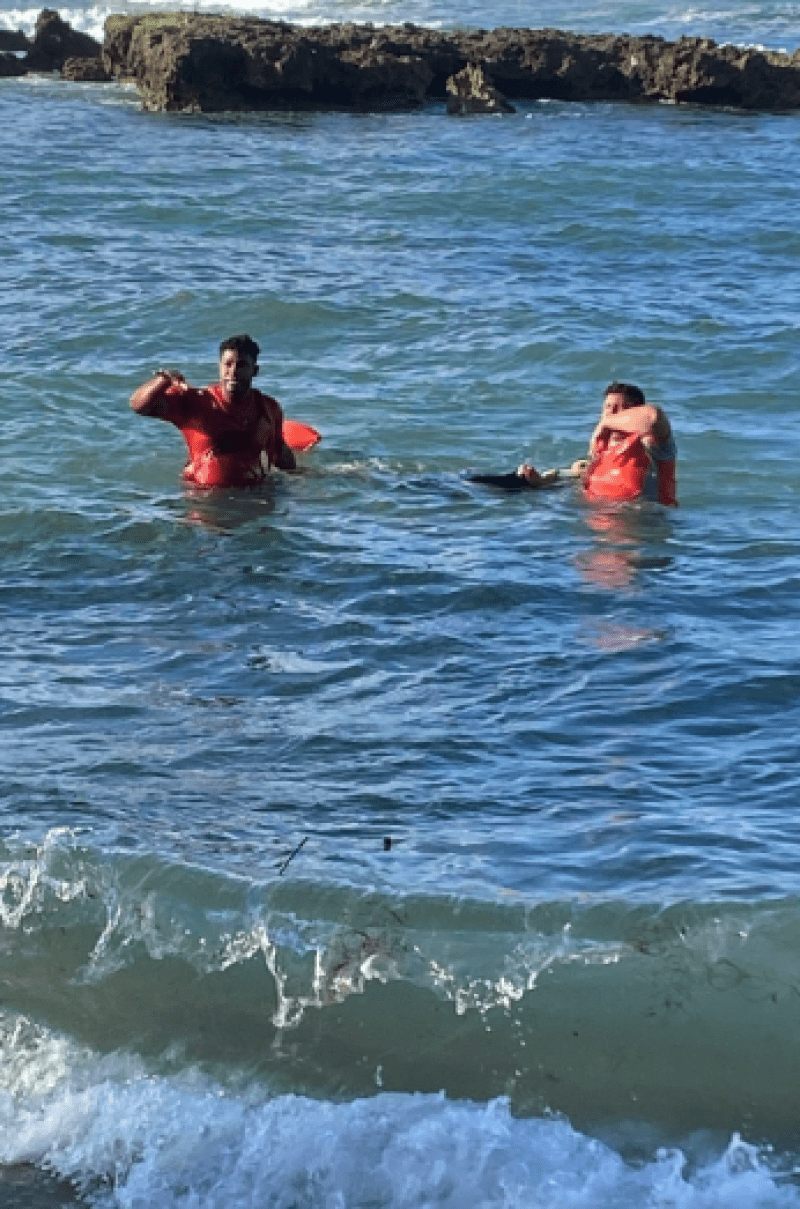 Hallan cadáver de presunto buzo flotando en aguas de Puerto Plata