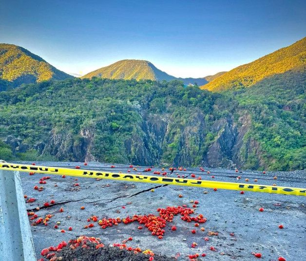 Cierran carretera Cruce de Ocoa por socavón tras fuertes lluvias