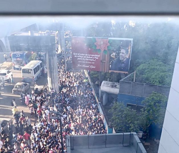Falla en el Metro y teleférico trastorna el inicio del lunes a miles de usuarios; luego fue restablecido