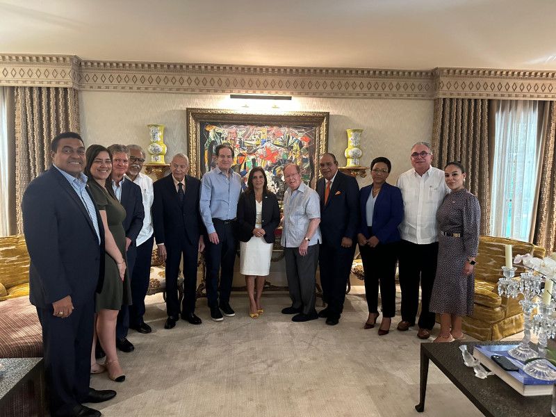 Embajadora de EEUU se reúne con directivos del Grupo Corripio