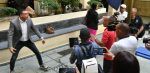 Comunicador propina bofetada al padre de una víctima del Jet Set en el Palacio de Justicia
