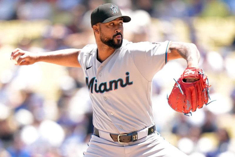 Alcántara lanza bien, pero sale sin decisión en juego que Marlins derrotan Dodgers