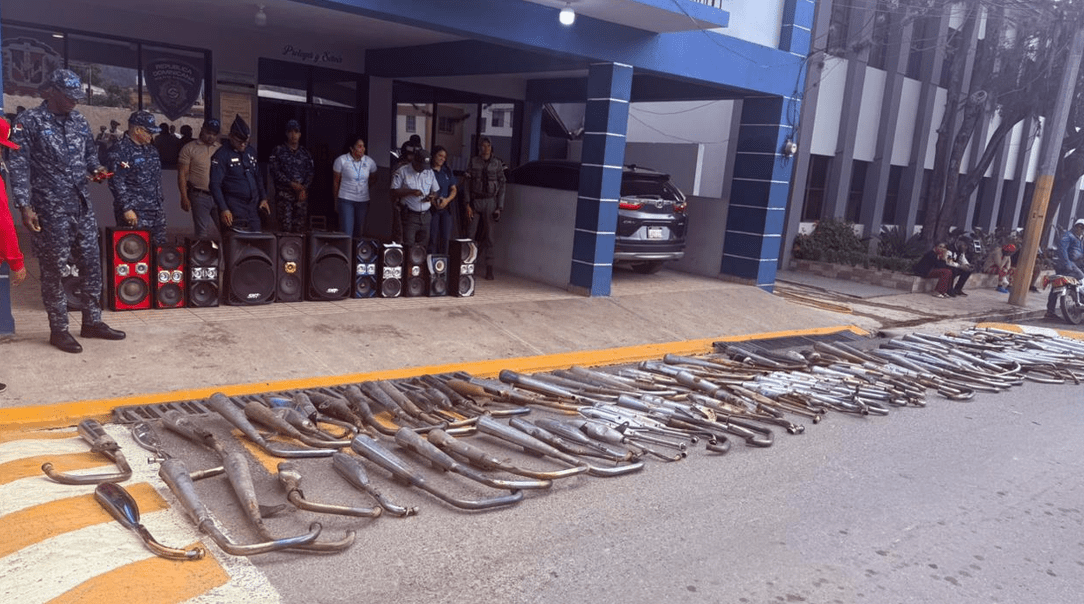 Policía destruye 142 mofles irregulares en lucha contra la contaminación sónica