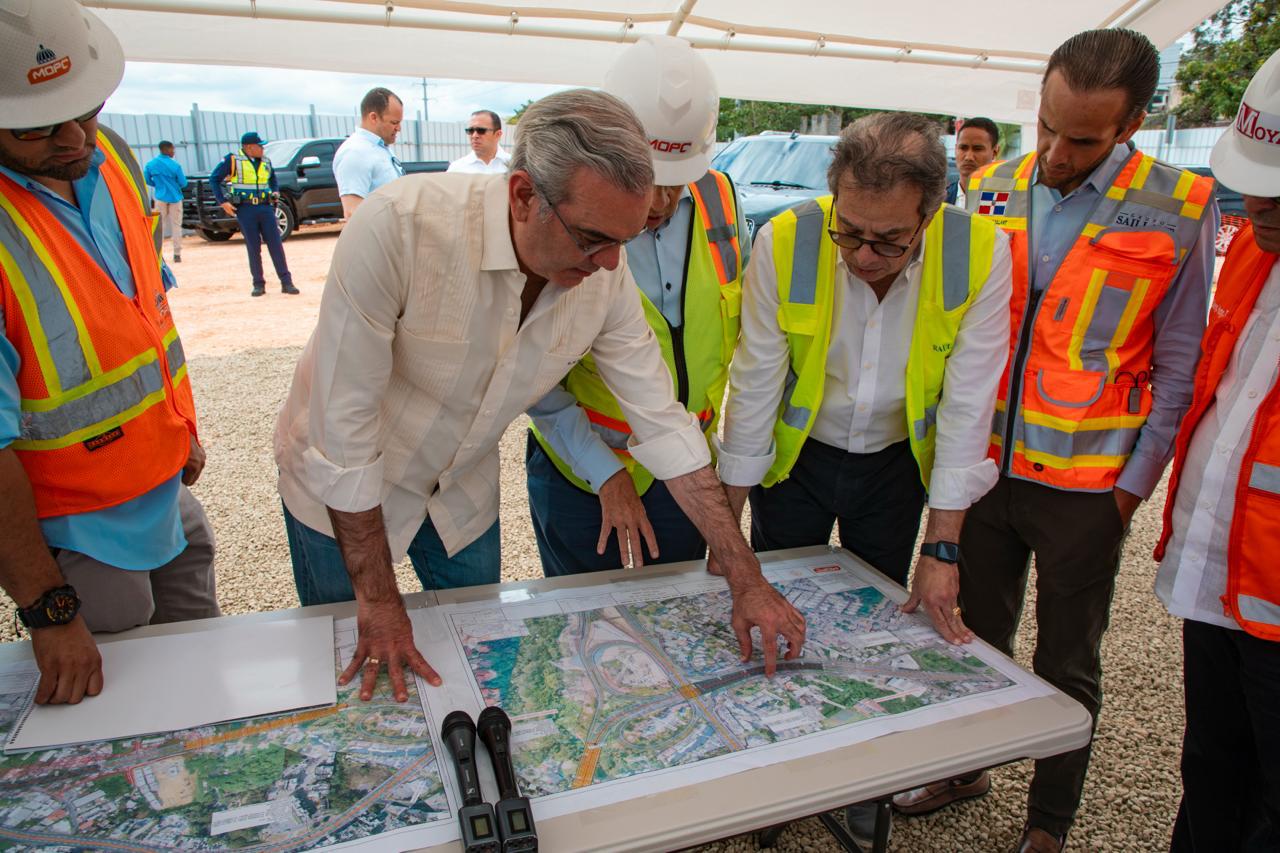 Abinader supervisa trabajos solución vial República de Colombia