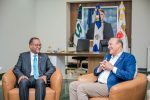 Ayuntamiento de Santiago y Universidad ISA firman alianza para impulsar bienestar comunitario
